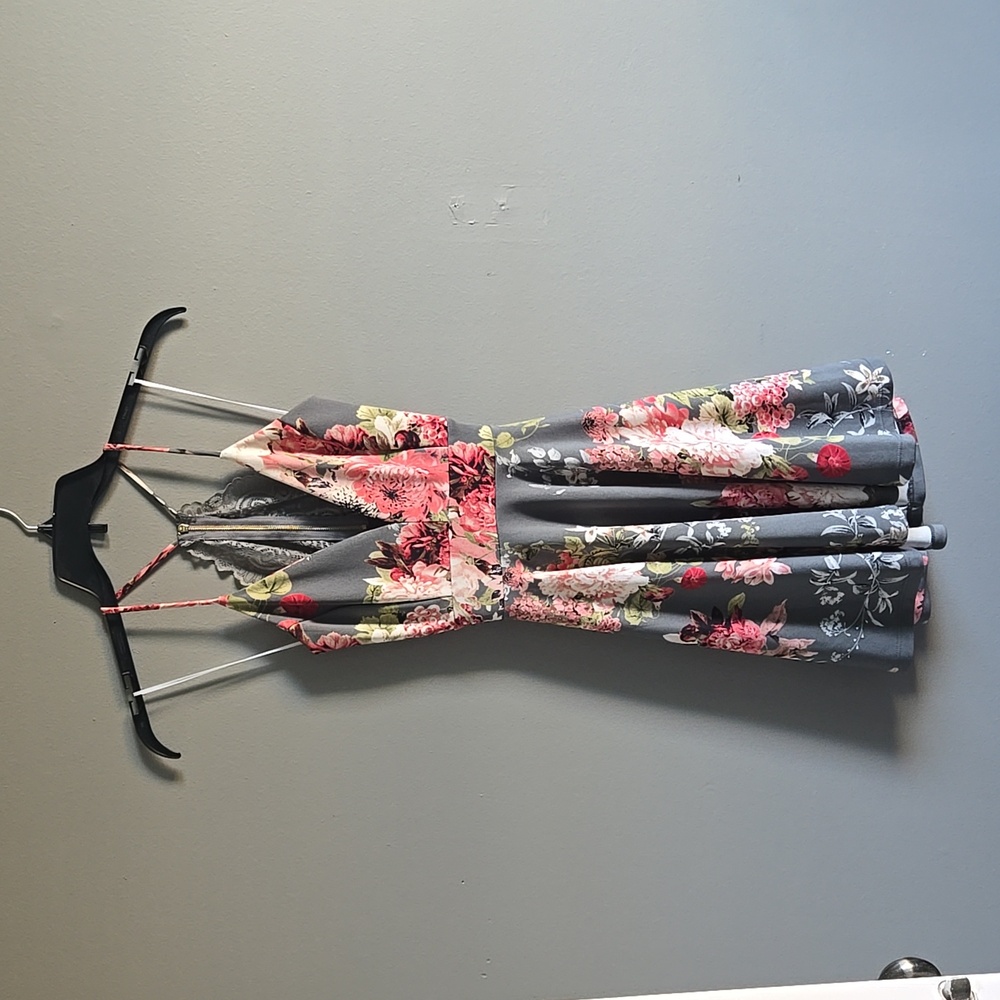 NWT Grey Pink floral lace back dress